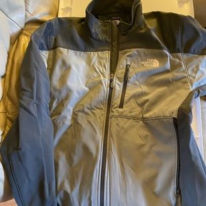 Mens The North Face jacket great condition size large